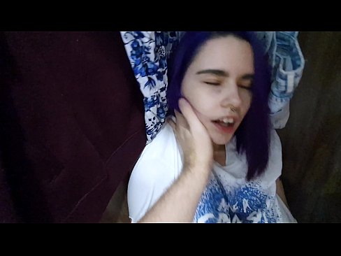 ❤️ 在壁櫥裡找到我姐姐並幫她射精 ❤️❌ 色情 在我們 ﹏